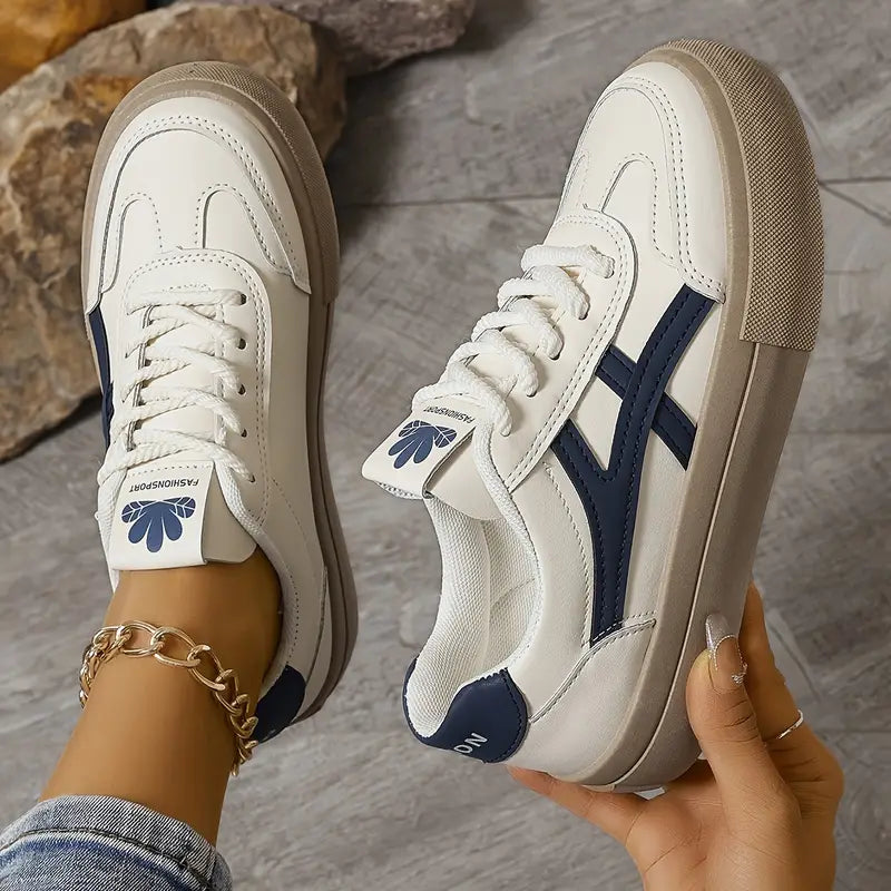 Naomi - Donna Plateau-Sneaker in Design Retro