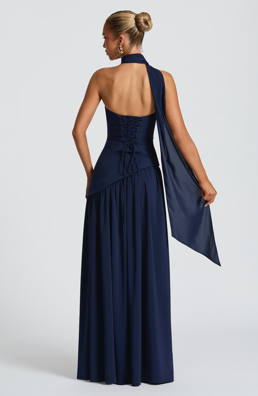 Elara™ | Abito Maxi Scultoreo con Scollo Halter e Spacco Profondo