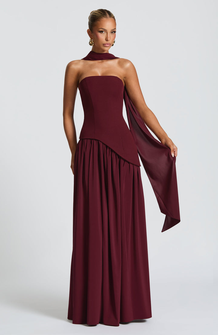 Elara™ | Abito Maxi Scultoreo con Scollo Halter e Spacco Profondo